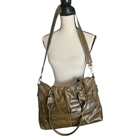 Barr & Barr Handbags - Barr & Barr Genuine Olive Green Leather Crossbody Shoulder Bag. Very subtle.